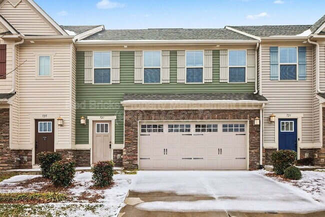 Foto del edificio - 727 Dynamo St NW