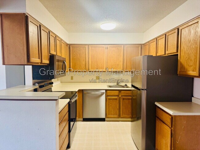 Building Photo - 3275 S Ammons St
