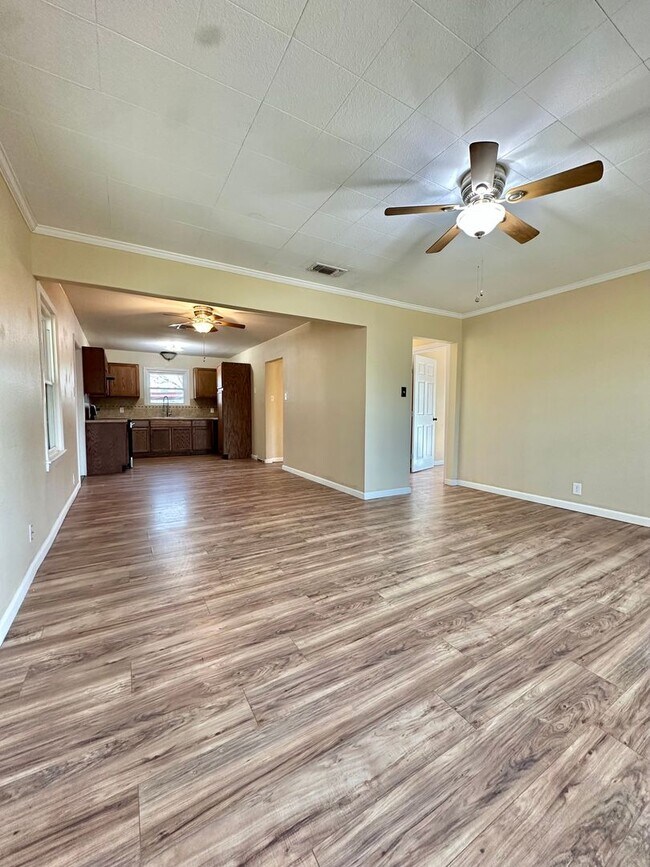 Foto del edificio - COMING MAY 2026 - Cozy 3 Bedroom Home Near Fort Concho!