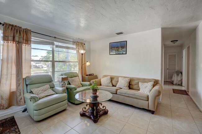 Foto del edificio - 3608  Holiday Road