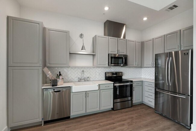 Building Photo - 4704 Sunset Trail