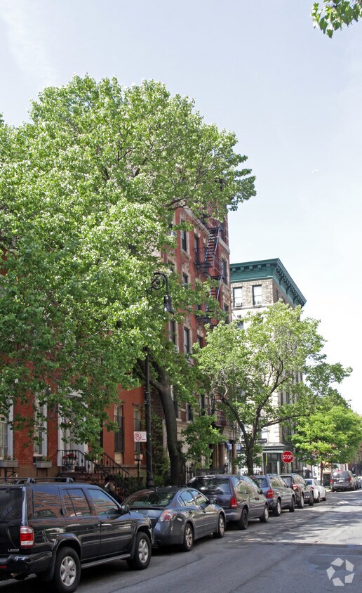 Building Photo - 24 Charles St