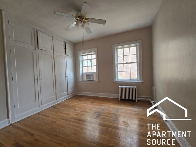 Building Photo - 1456 Oak Ave