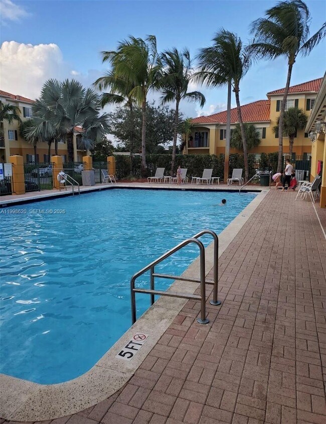 Foto del edificio - 7220 NW 114th Ave