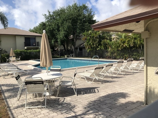 Building Photo - 1750 NE 39th Ct