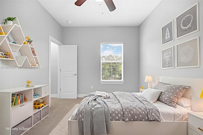 Foto del edificio - 964 Banyan Dr