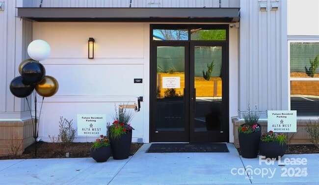 Building Photo - 2020 W Morehead St