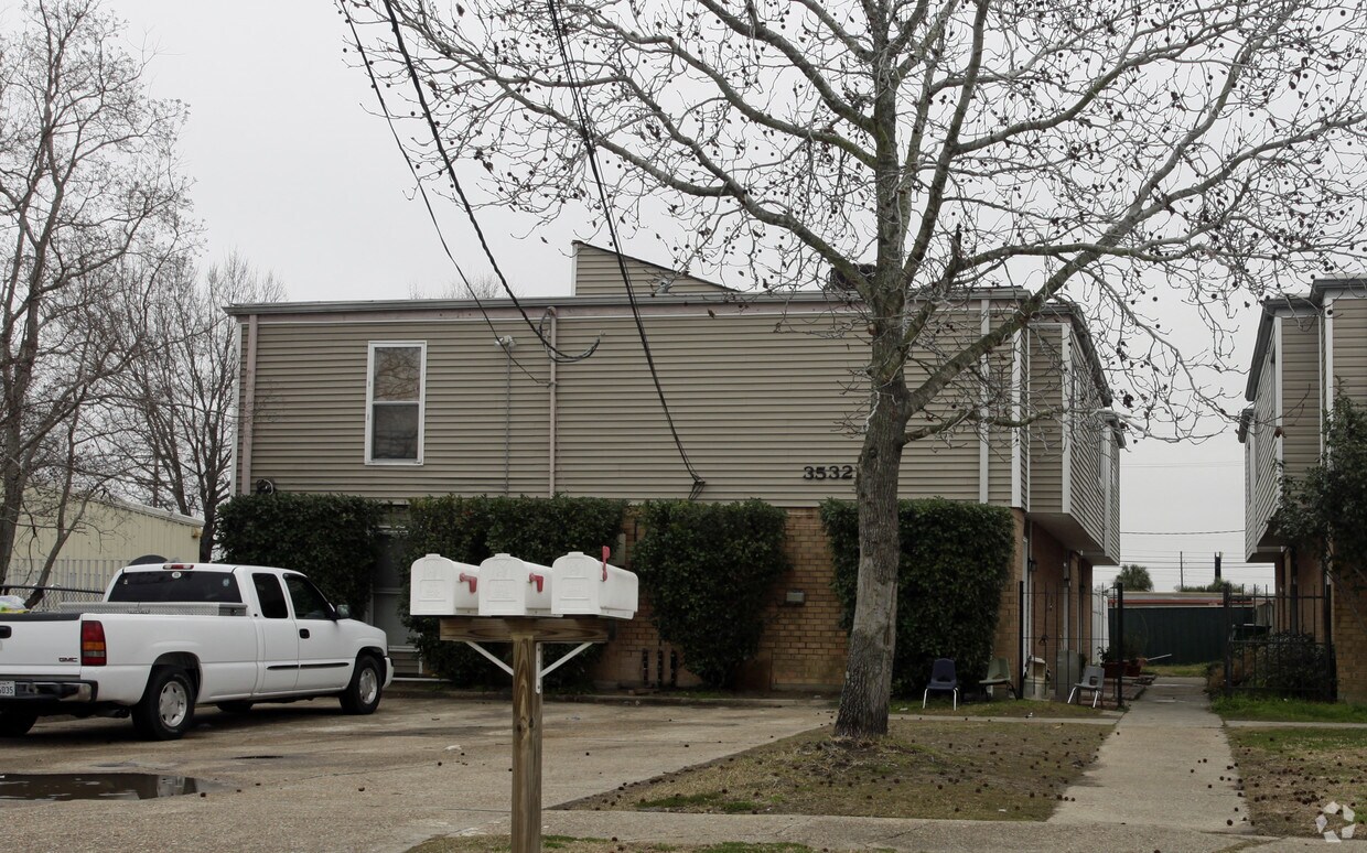 Primary Photo - 3532 Delaware Ave