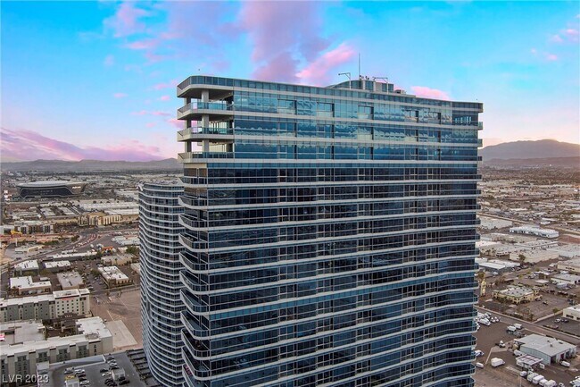 Foto del edificio - 4471 Dean Martin Dr