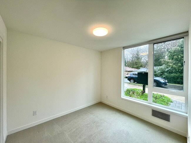 Building Photo - Great Townhome for rent