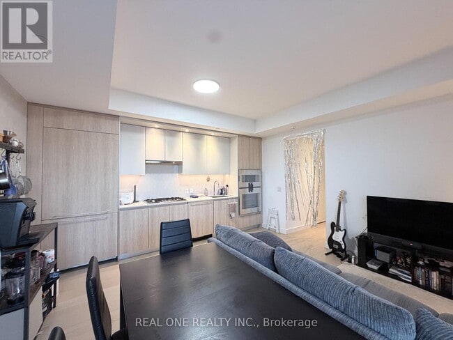 Building Photo - 81 Wellesley St E