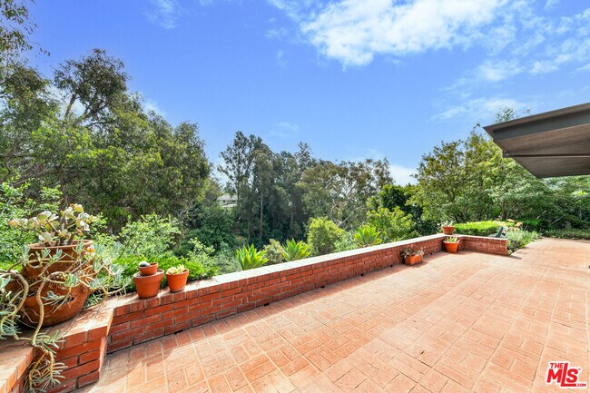 Foto del edificio - 656 N Bonhill Rd