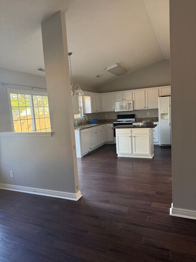 Building Photo - 2639 Landing Ter