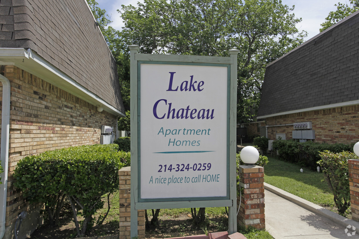 Chateau Lake - Lake Chateau