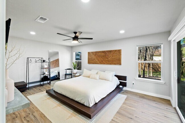 Foto del edificio - 9910 Woodshire Dr