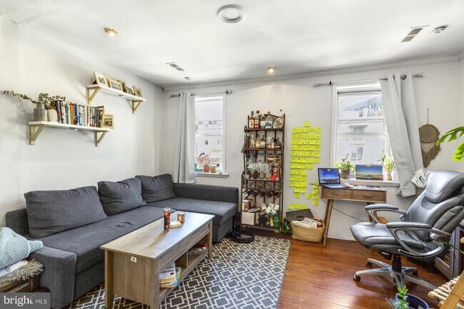 Foto del edificio - 238 W Girard Ave
