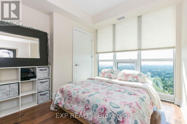 Building Photo - 100 John St