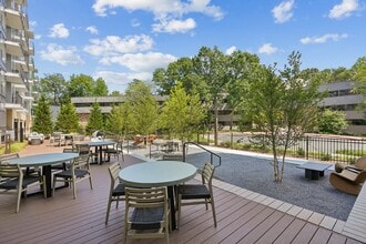 Building Photo - Link Apartments® Lake Park