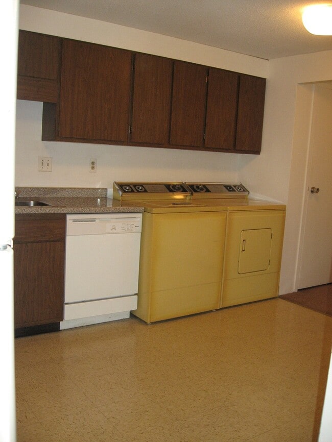 Building Photo - 37 Academy Ave