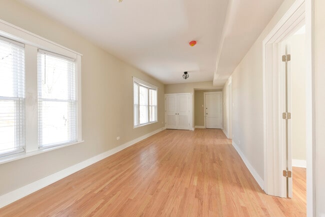 Building Photo - 3549 W Berteau Ave