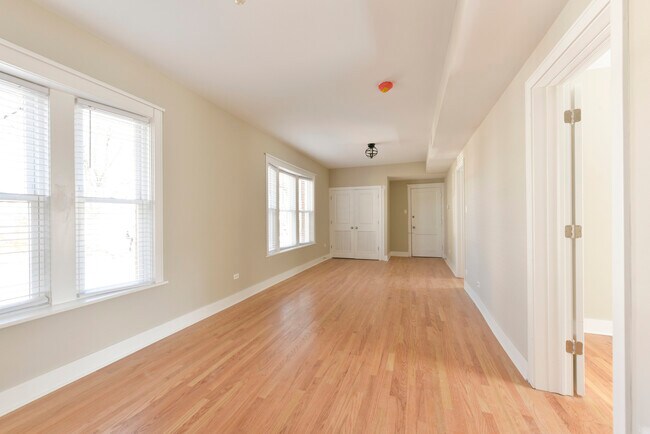 Foto del edificio - 3549 W Berteau Ave