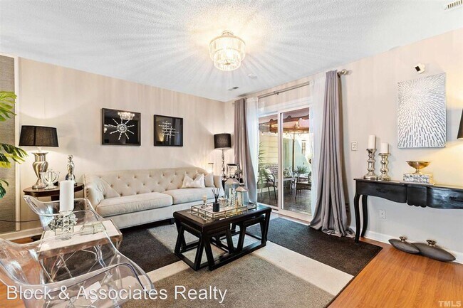 Building Photo - 2 br, 2.5 bath House - 3411 Balfour East