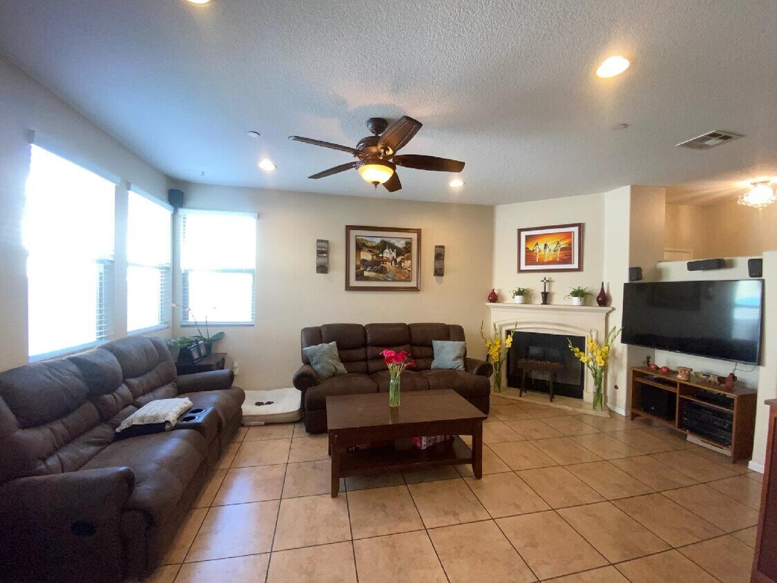 Living Room - 9350 Laurel Canyon Blvd
