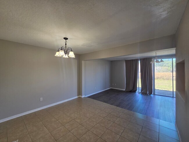 Building Photo - 475 Caribbean Dr