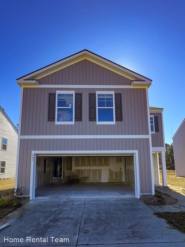 4 br, 2.5 bath House 407 Coconut Dr House Rental in Bloomingdale