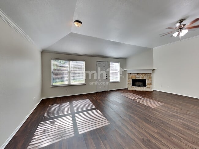 Building Photo - 1573 Sandhurst Dr