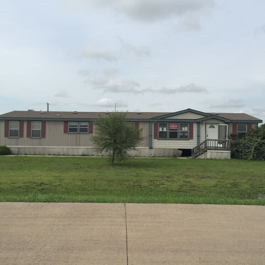 150 Hearne Ln, Ferris, TX 75125 House Rental in Ferris, TX