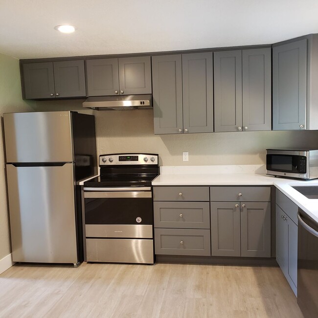 Foto del edificio - Spacious 2BR 1BA Recently Renovated Condo ...