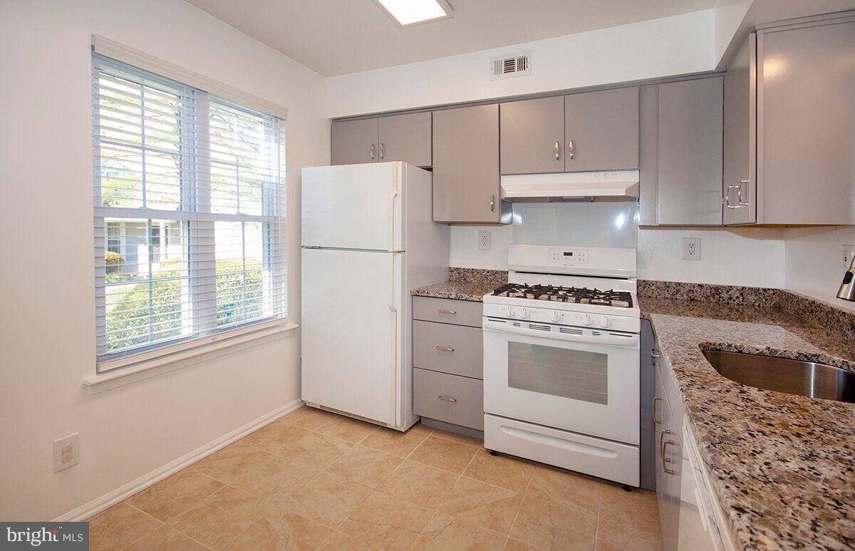 305 Wimbledon Way, Blackwood, NJ 08012 Apartment for Rent in