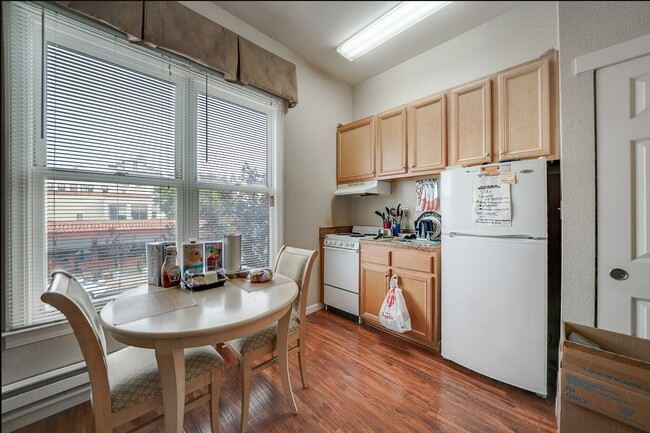 Interior Photo - 441 Virginia St