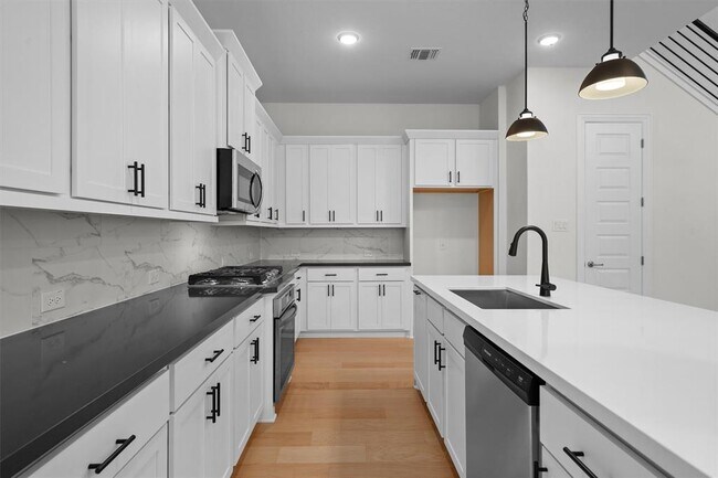 Foto del edificio - 2832 Stone Branch Dr
