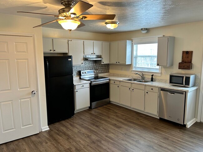 Building Photo - 209 Waterford Ln