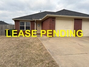 Building Photo - 317-319 E Asher Ct