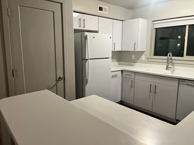 Foto del edificio - 1700 S Sandhill Rd