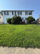 Building Photo - 806 Bayview Ave