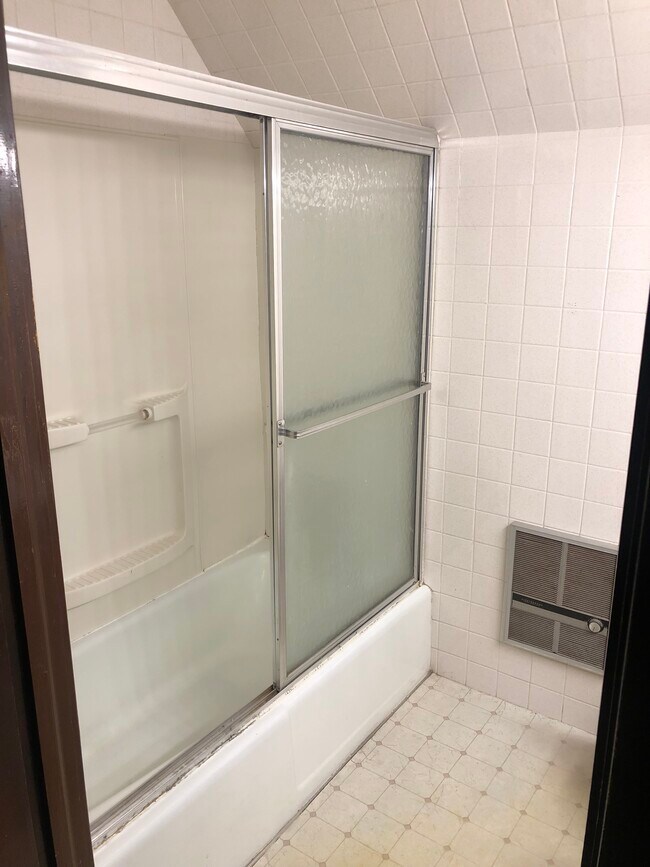 baño - 95 N Whittlesey Ave