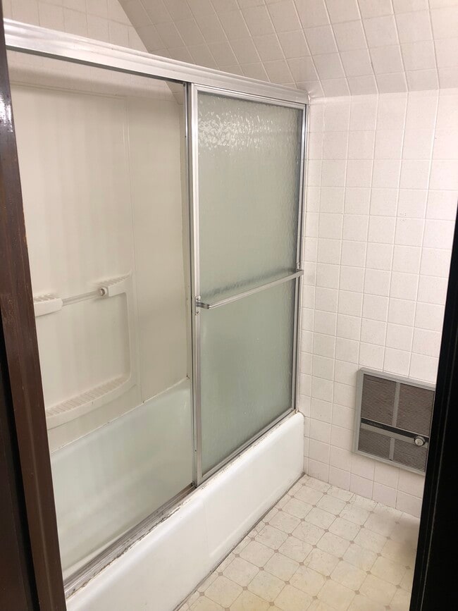 bathroom - 95 N Whittlesey Ave