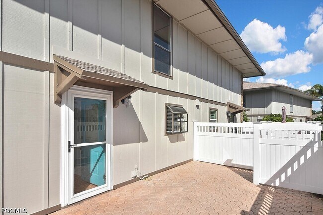 Building Photo - 4295 Island Cir