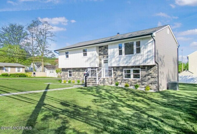 Building Photo - 156 Cliffwood Ave W