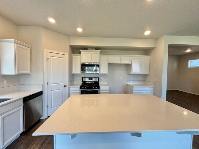 Building Photo - Stunning home located in Canyon Ridge! 4/2...