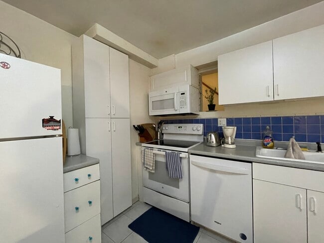 Building Photo - 56 Hobson St