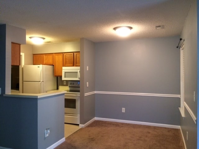Dining area - 8119 Tremaine Ct