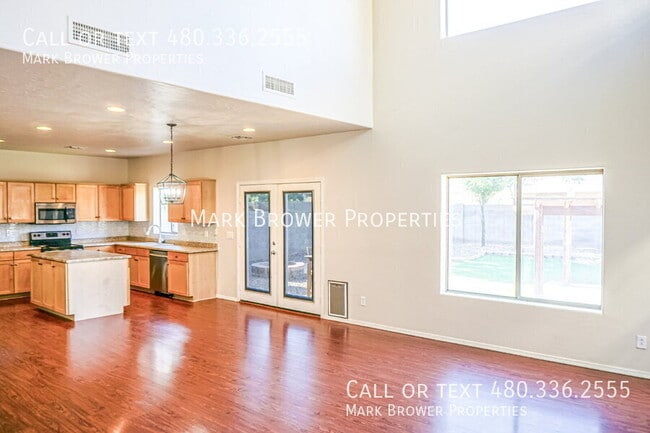 Building Photo - 396 E Bradstock Way