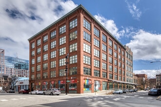 Building Photo - 1017 W Washington Blvd