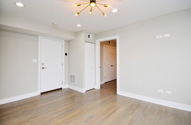 Foto del edificio - Spacious One Bedroom in Edgewater
