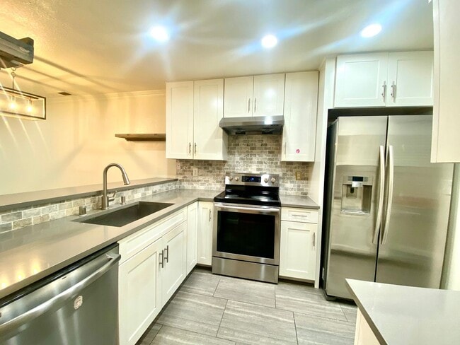 Building Photo - Cozy Single-Family Pleasanton 2Bed/2.5BA Townhouse Minutes Away From Schools, Shopping Centers an...